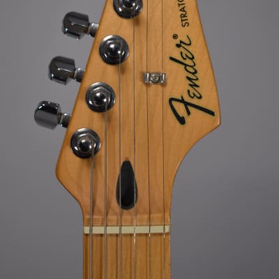 2009 Fender Standard Stratocaster 3-Tone Sunburst MIM image 5