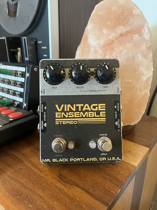 Mr. Black Stereo Vintage Ensemble