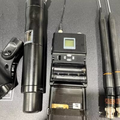 Shure UR4D Dual H4 Wireless Receiver W/(1)UR2 Handheld Transmitters #2420 (One) image 4