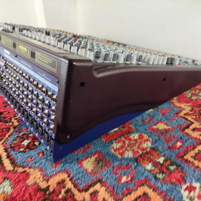 Midas Venice 240 24-Channel / 38-Input Mixing Console Midas Venice 240 24-Channel / 38-Input Mixing Console