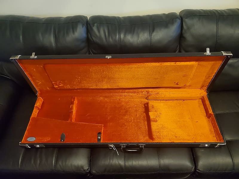 Fender roscoe beck bass guitar case 2000s black Reverb