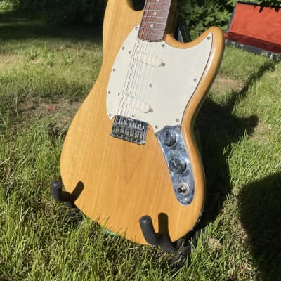 1973 Fender Musicmaster in Natural- Professional set up- Fender hard shell case image 16
