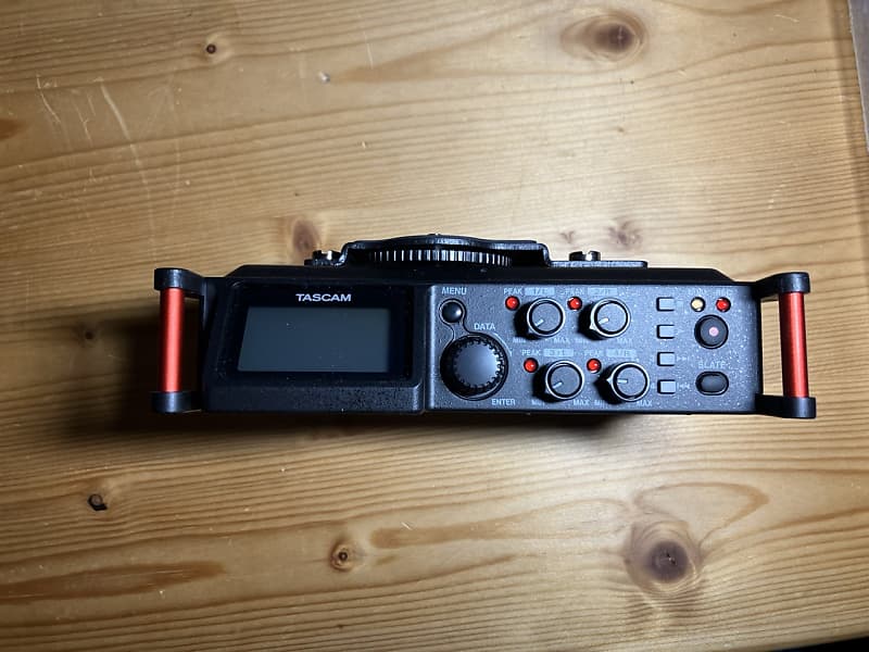 TASCAM DR-70D 4-Channel Audio Recorder for DSLR Cameras 2014 - Present - Black image 1