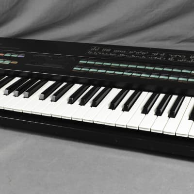 YAMAHA DX7 Digital Programmable Algorithm Synthesizer in Very Good Condition image 4