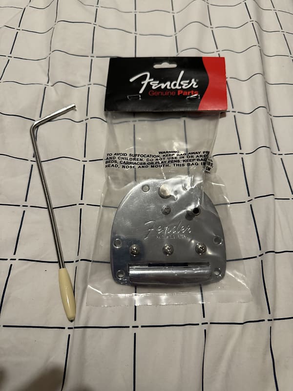 Fender AVRI tremolo and tremolo bar for Jaguar or Jazzmaster Reverb