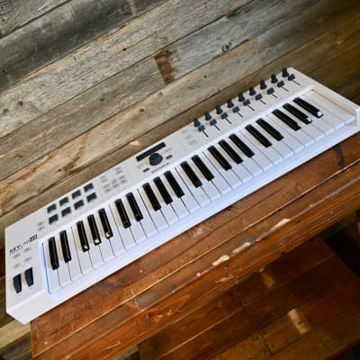 (13028) Arturia Keylab Essential 49 Keyboard