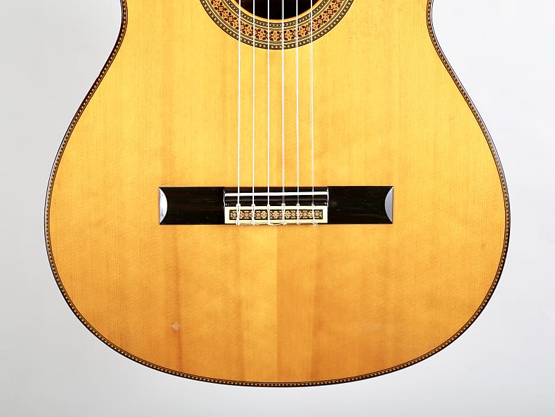 Yamaha GC-51 Grand Concert Classical Guitar Masterbuilt by