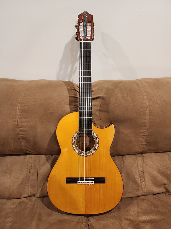 UNIQUE Juan Montes Rodriguez Guitar Blanca Flamenca Cutaway 2020 with LARS CM-G and HyVibe Electronics image 1