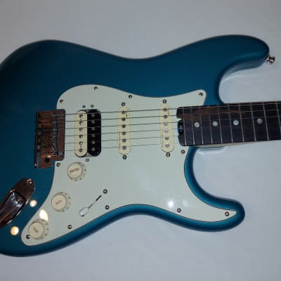 Fender American Elite Stratocaster * rare short lived model made in USA 2017 * sounds/plays/looks great * Ebony fingerboard feels fine * American Ultra HSS pickups * original Fender hard case * excellent condition from the first owner * for sale