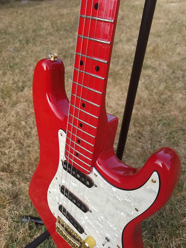Fernandes Limited Edition ST-90SL Steve Lukather Model 1983-1986 - Red  Cellophane