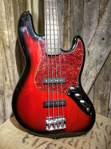 Squier Jazz Bass Red Burst W/Bag (used)