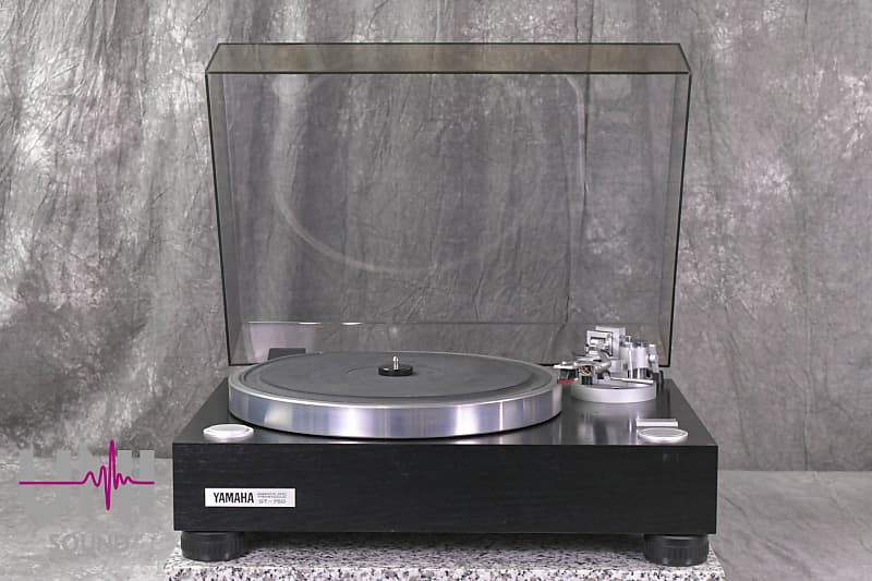 YAMAHA GT-750 Direct Drive Record Player Turntable in Very Good Condition  			