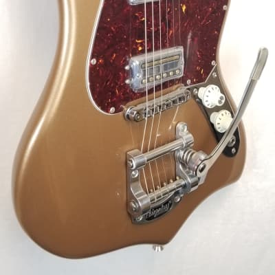 Fender PU2 Maverick Dorado Limited Edition, Firemist Gold, Bigsby Vibrato, W/HSC image 7