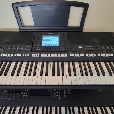 Yamaha PSR-A2000 61-Key Oriental Arranger Workstation with Extras