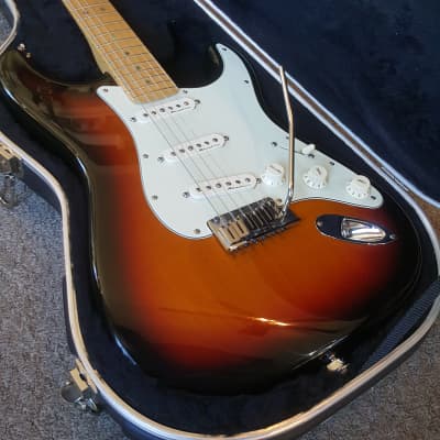 Fender American Deluxe Stratocaster 2000 Sunburst image 4