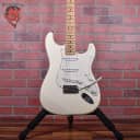 Fender Standard Stratocaster with Maple Fretboard Arctic White 2006 w/Gigbag
