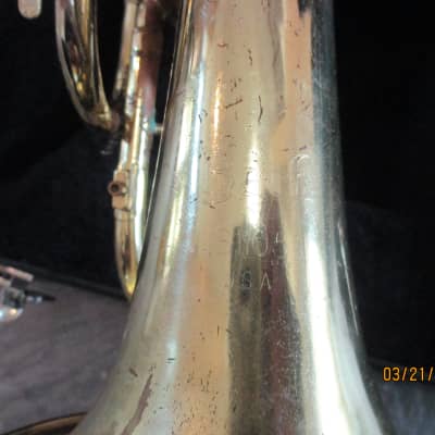 Bach B1105 Mellophone,  with case and mouthpiece,  Gold. Made in USA image 9