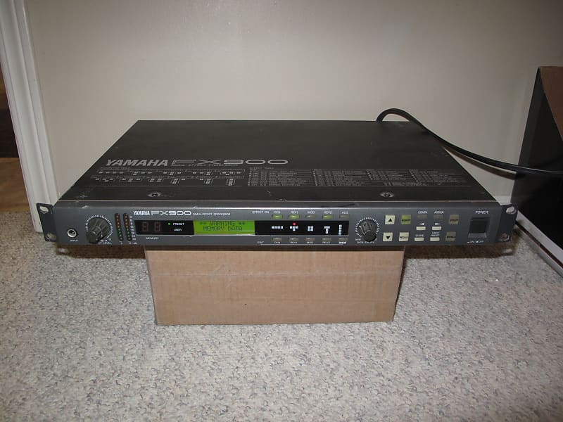 Yamaha FX900 Rack Effects Processor