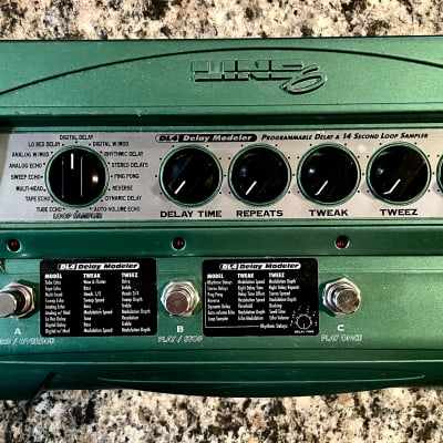 LINE 6 DL-4 Delay Modeler Pedal With 16 Delay Effect, Onboard 14-Second  Looper (DL4)