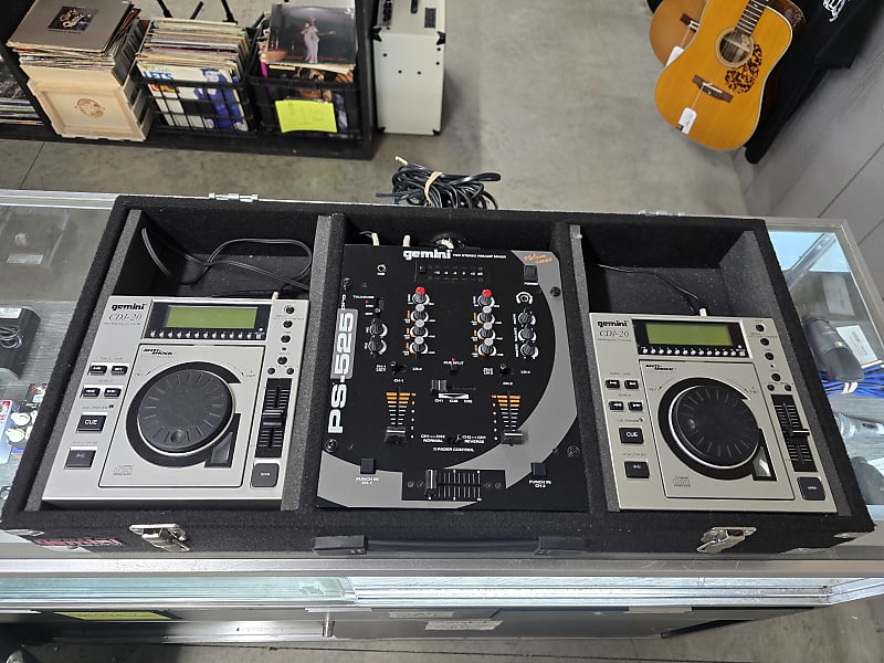 GEMINI CDJ-300 ② Open Box Gemini CDJ-300 Tabletop MP3/CD/USB Deck