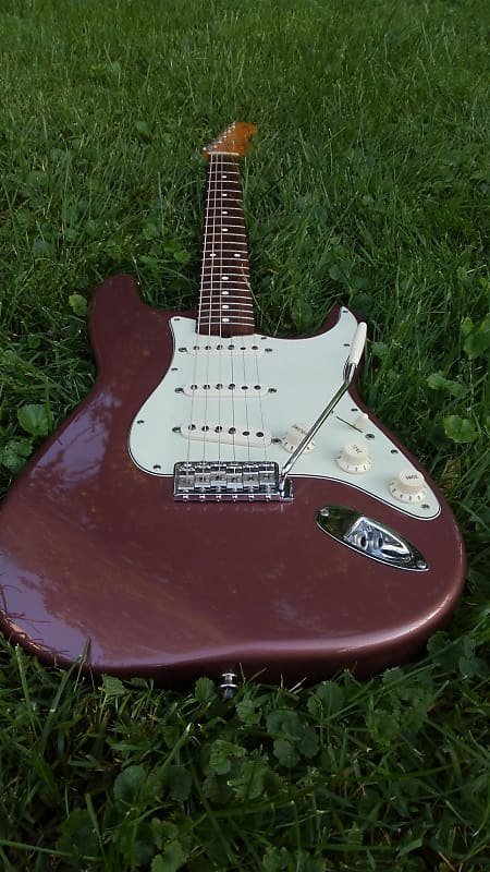 Fender Stratocaster 1998-1999 Burgundy Mist Sparkle MIM