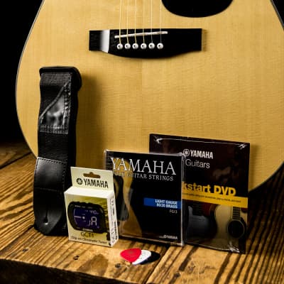 Yamaha Gigmaker Deluxe Acoustic Guitar Package image 2