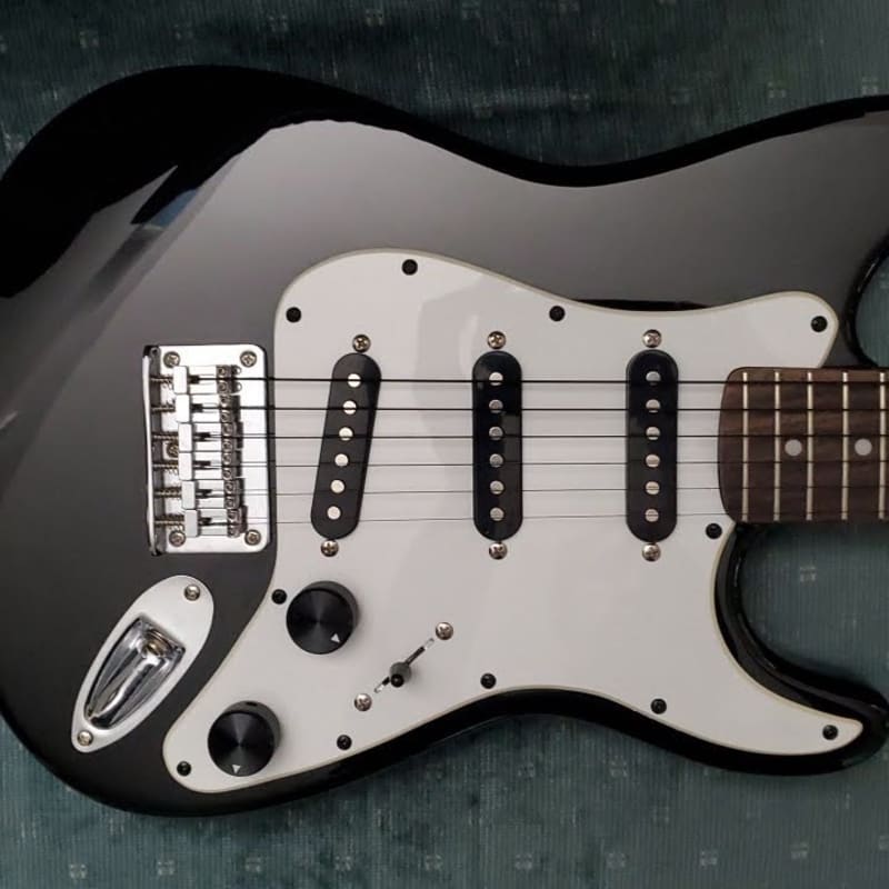 Fender Squier Mini Player Stratocaster w/ Built In Speaker *RARE 