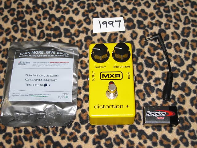 used 1997 MXR Distortion + M104 Reissue ANALOG +battery, strings, short  1/8