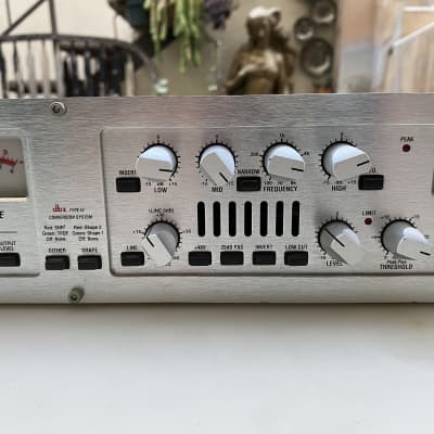 dbx 586 2-Channel Vaccuum Tube Preamplifier 1990s - Silver image 8