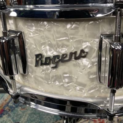 Rogers 14x5" Dyna-Sonic Snare Drum 1960s - White Marine Pearl, Stunning! image 4