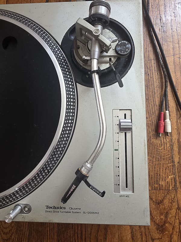 Technics SL-1700MK2 Quartz Lock Direct Drive Automatic Turntable 1979 - 1981 - Silver  			