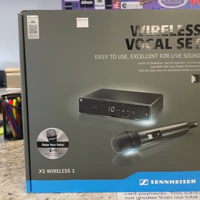 Sennheiser XSW 1-835 Wireless Vocal Set with e835 Dynamic Microphone - Band A (548-572 MHz) 2010s - Black