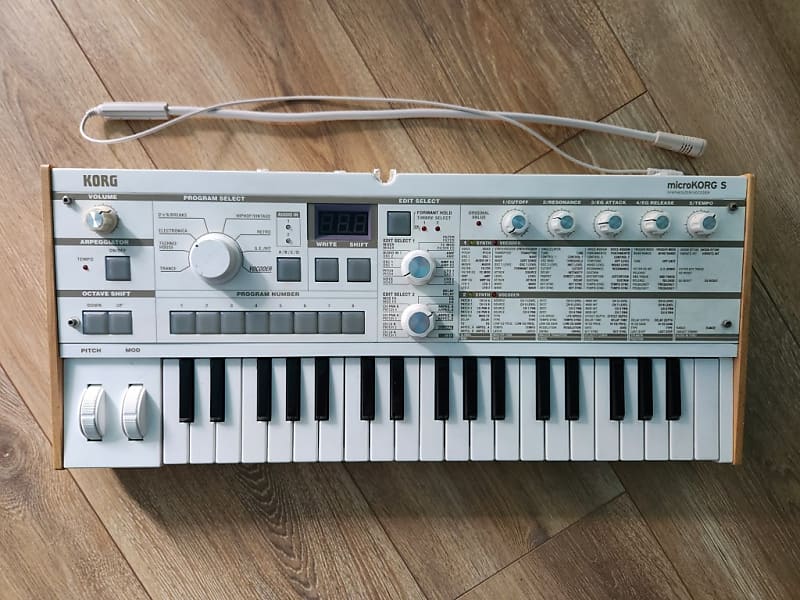 Korg microKORG-S 37-Key Synthesizer/Vocoder 2002 - 2019 - White