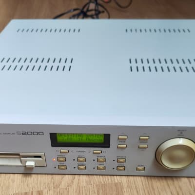 Akai S2000 MIDI Stereo Digital Sampler 1995 - White