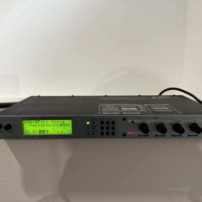 Yamaha FS1R FM Tone Generator 1998 - Silver image 1