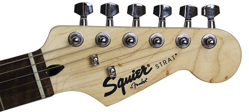 Squier Stratocaster 　ケース・新品ストラップ付 Amazon | Fender Squier Stratocaster エレキギターパック