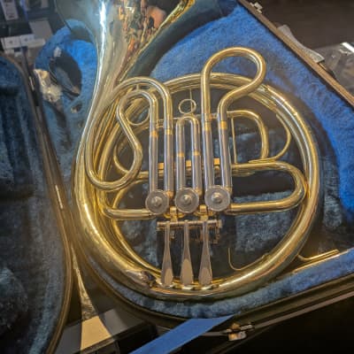 YAMAHAホルンYHR-313 Yamaha YHR-313 Single French Horn with Yamaha case and MP
