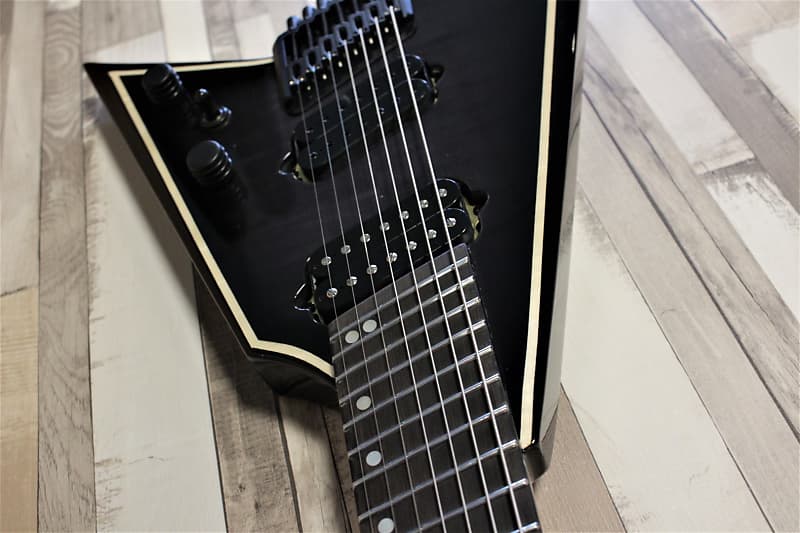 Ormsby Metal V Headless GTR 7 (Run16) - Dahlia Black