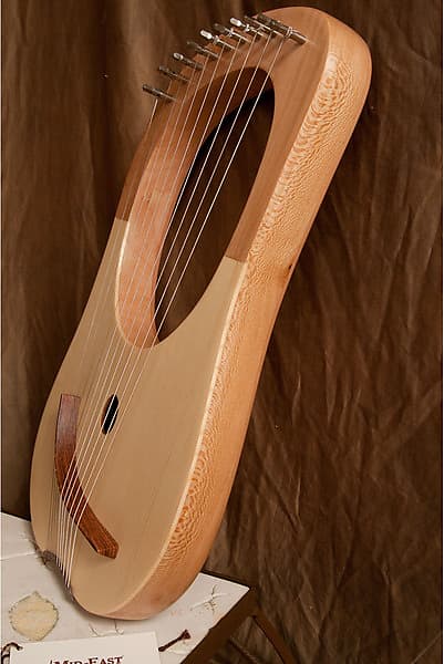Mid-East HLLT Lyre Harp 10-String with Tuning Tool, Padded