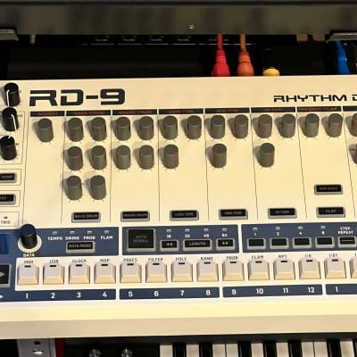 BEHRINGER RHYTHM DESIGNER RD-9　TR-909 Re-Introducing Behringer RD-9 Rhythm Designer - YouTube