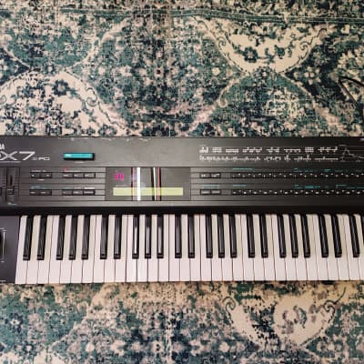 DX7 II FD 16-Voice Synthesizer with Card and Hard Case
