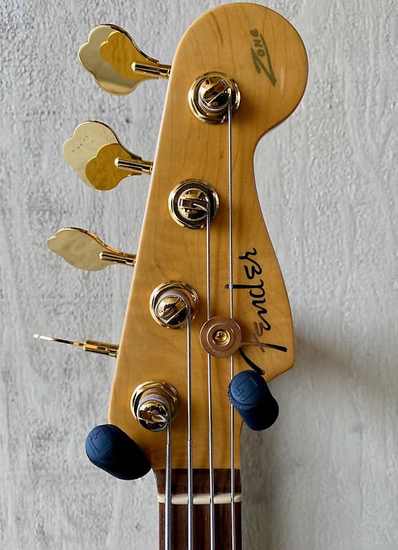 Fender American Deluxe Zone Bass 2001 - 2006