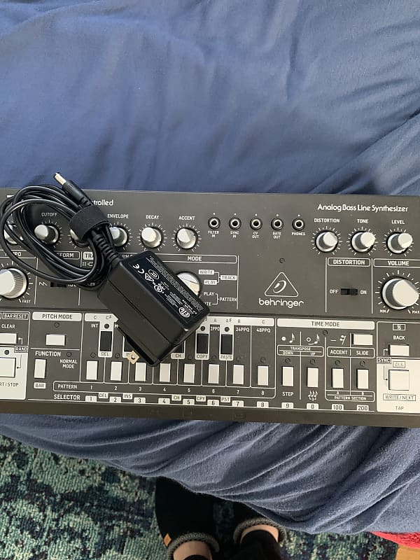 Behringer TD3 Analog Bass Line Synthesizer Reverb Canada