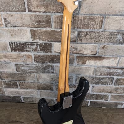 Squier Standard Stratocaster with Maple Fretboard 1999 - Black image 5