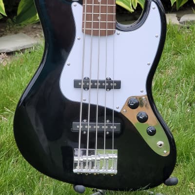 Fender Squier 5 String Jazz Bass 2019 Black image 2