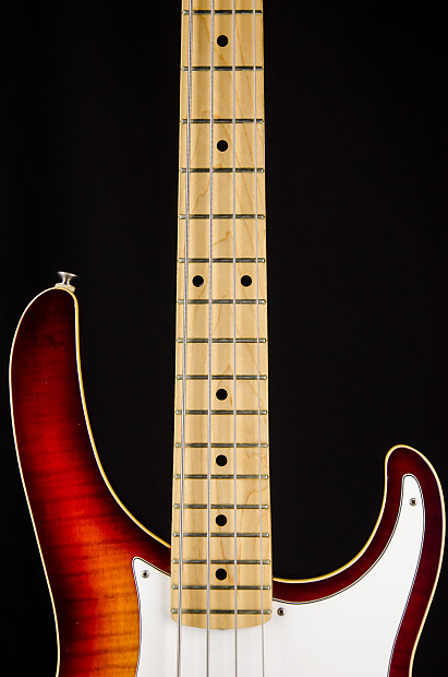 Washburn force 8 bass Guitar 1984 made in japan.