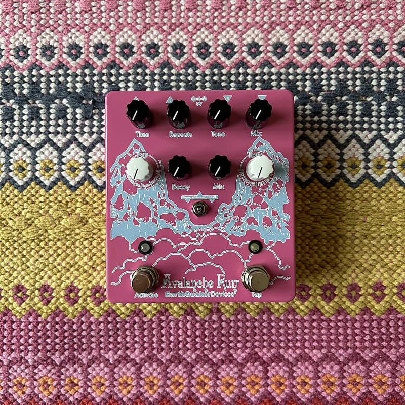 EarthQuaker Devices Avalanche Run Stereo Reverb & Delay with Reverb