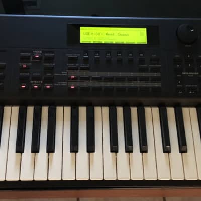 Roland XP-60 61-Key 64-Voice Music Workstation Keyboard 1998 - 2003 - Black