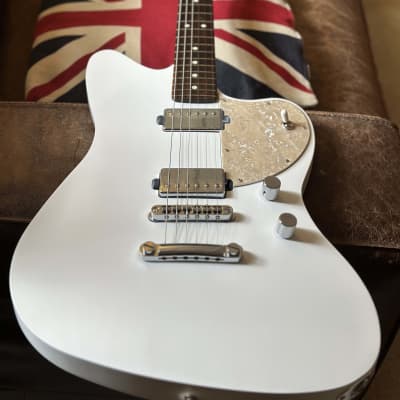 ギター Fender Elemental Jazzmaster White MIJ NGD! Made in Japan Elemental Jazzmaster : r/fender