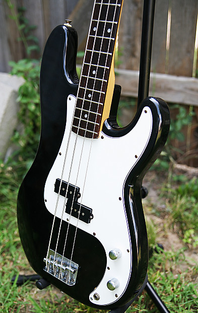 Squier precision bass korea deals